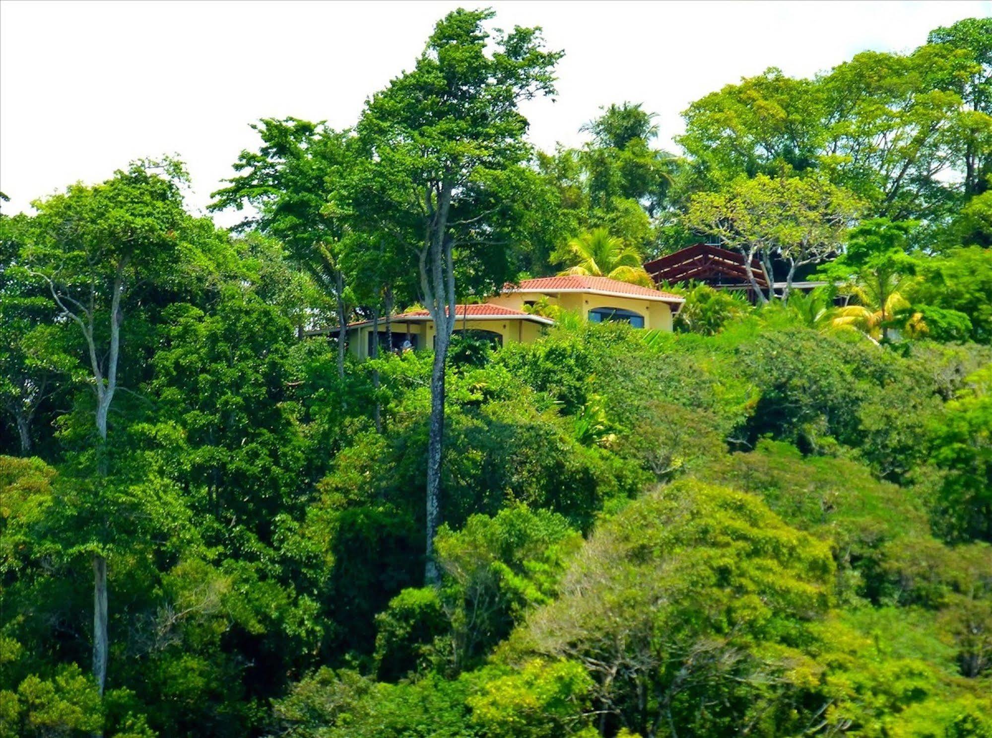 Lagunavista Villas Carate Exterior foto